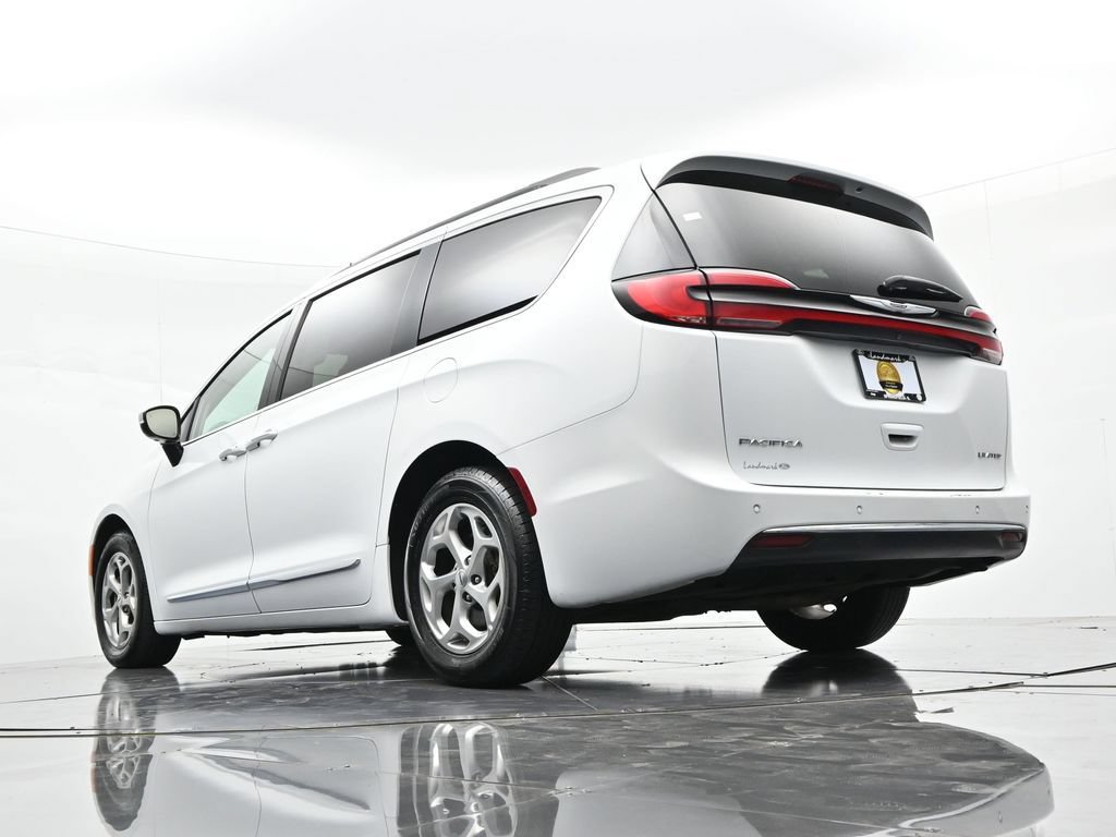 Used 2023 Chrysler Pacifica Limited FWD image 18
