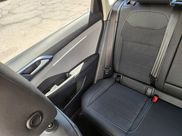 Used 2024 Volkswagen Taos SE AWD/4WD image 16