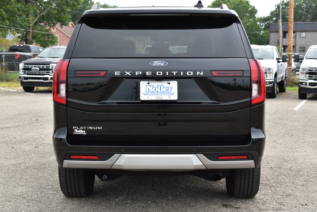 Certified 2025 Ford Expedition Platinum AWD/4WD image 8