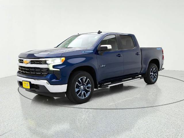 Used 2022 Chevrolet Silverado 1500 LT AWD/4WD image 3
