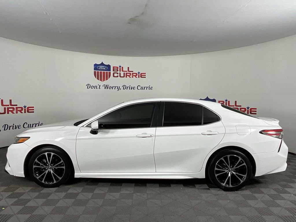 Used 2018 Toyota Camry SE image 2