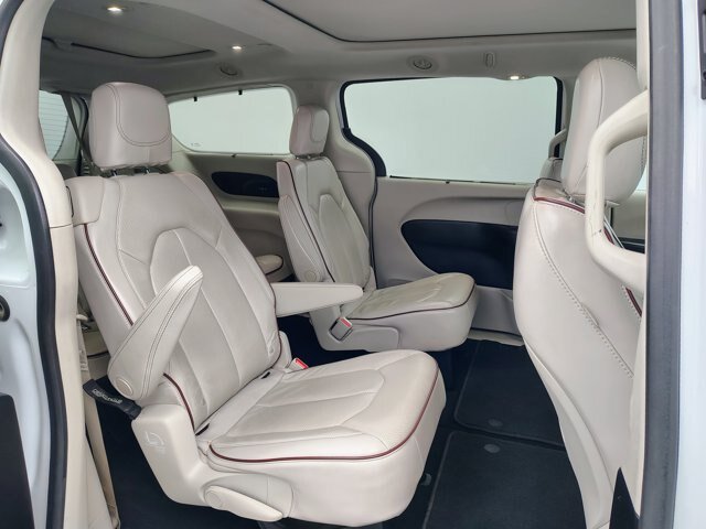 Used 2020 Chrysler Pacifica Limited FWD image 30