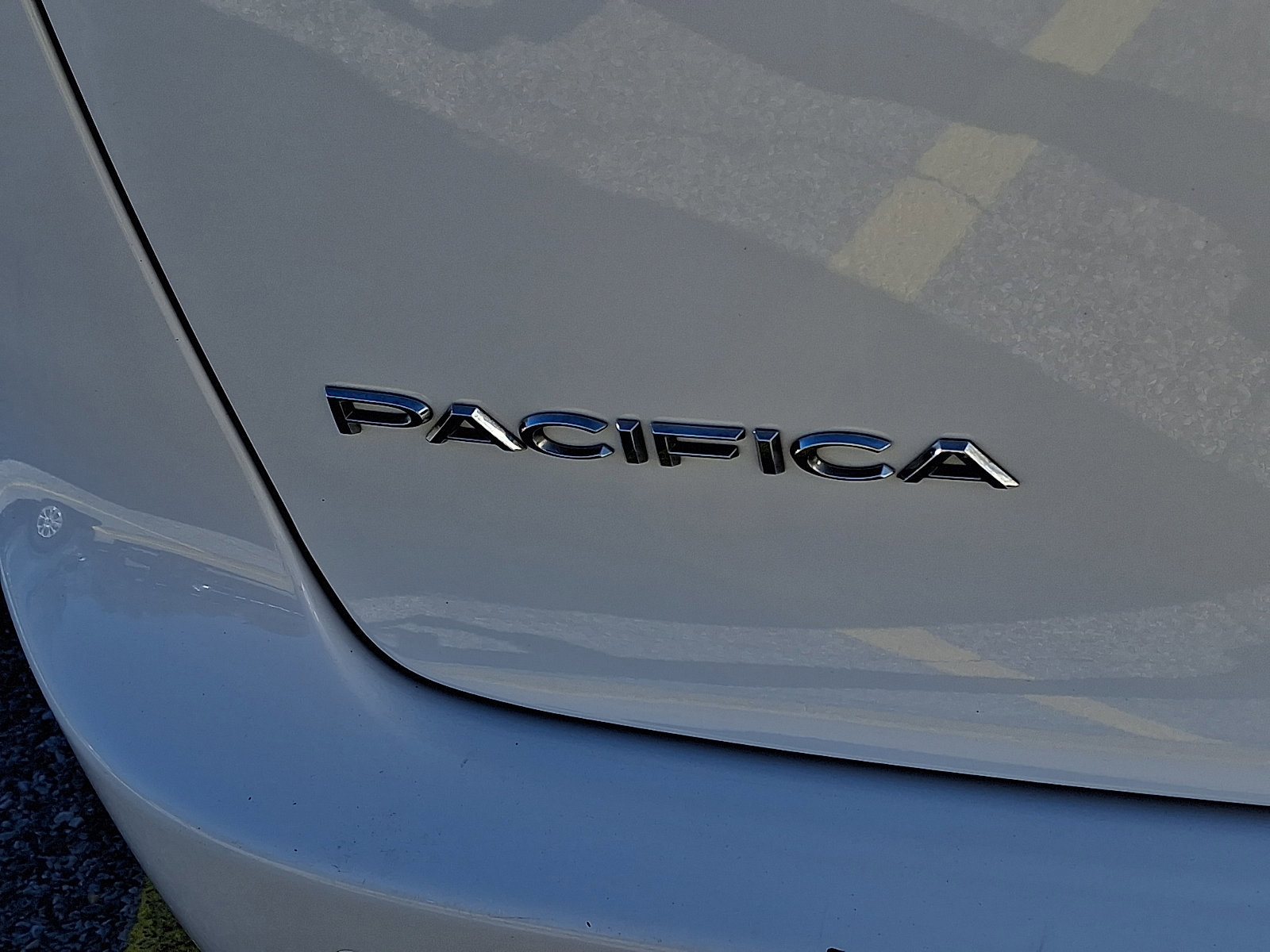 Used 2024 Chrysler Pacifica Touring-L image 33
