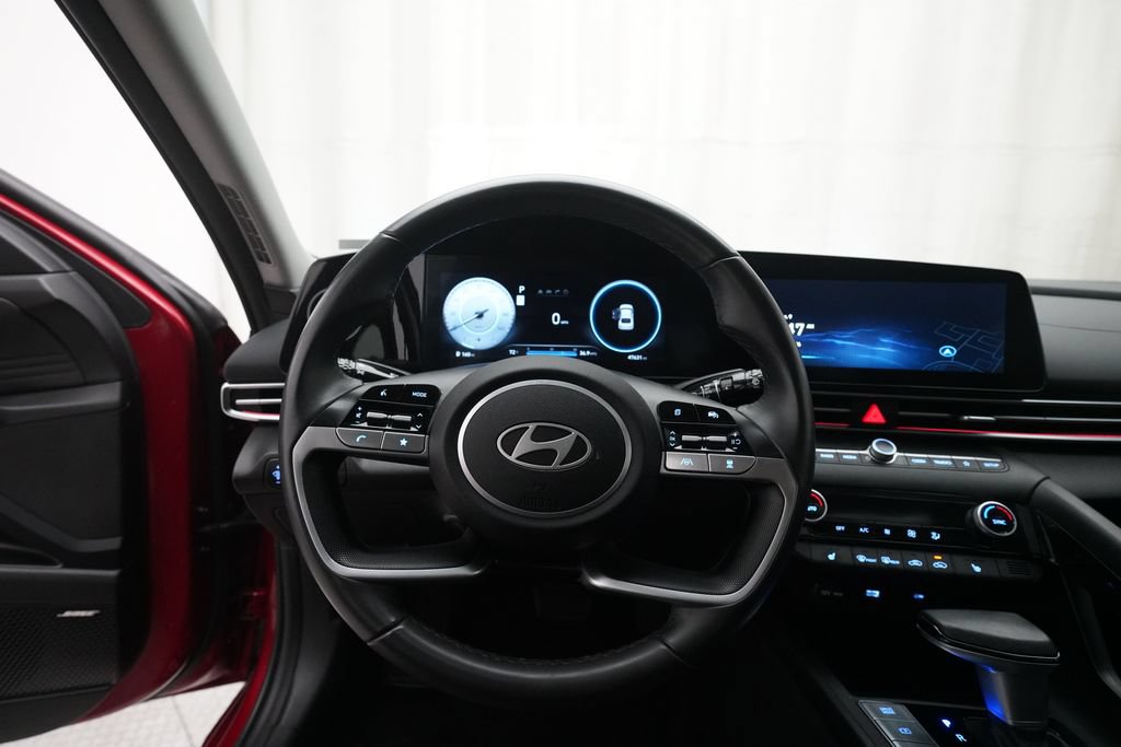 Used 2025 Hyundai Elantra Limited FWD image 4