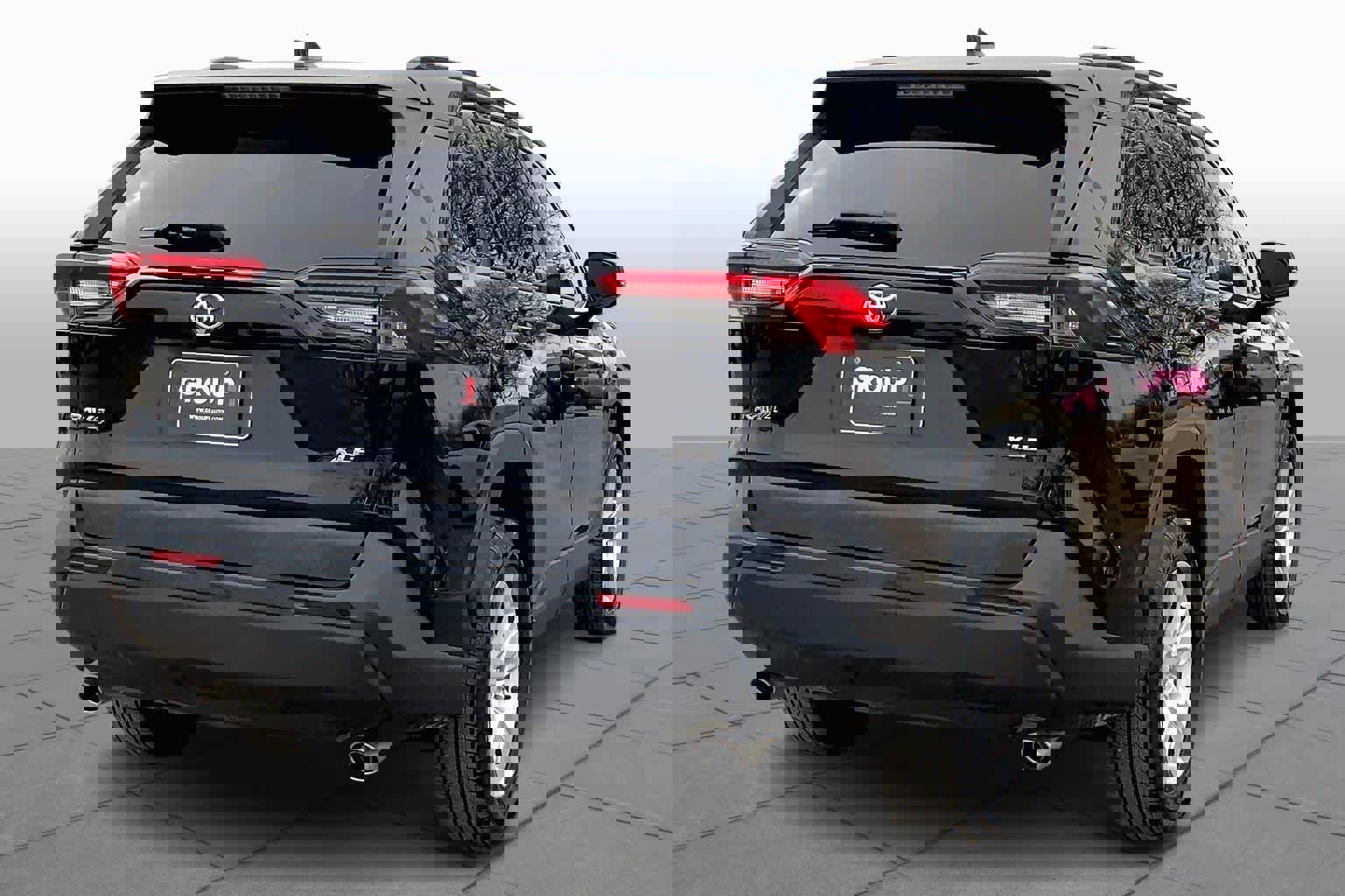 Used 2020 Toyota RAV4 XLE image 3