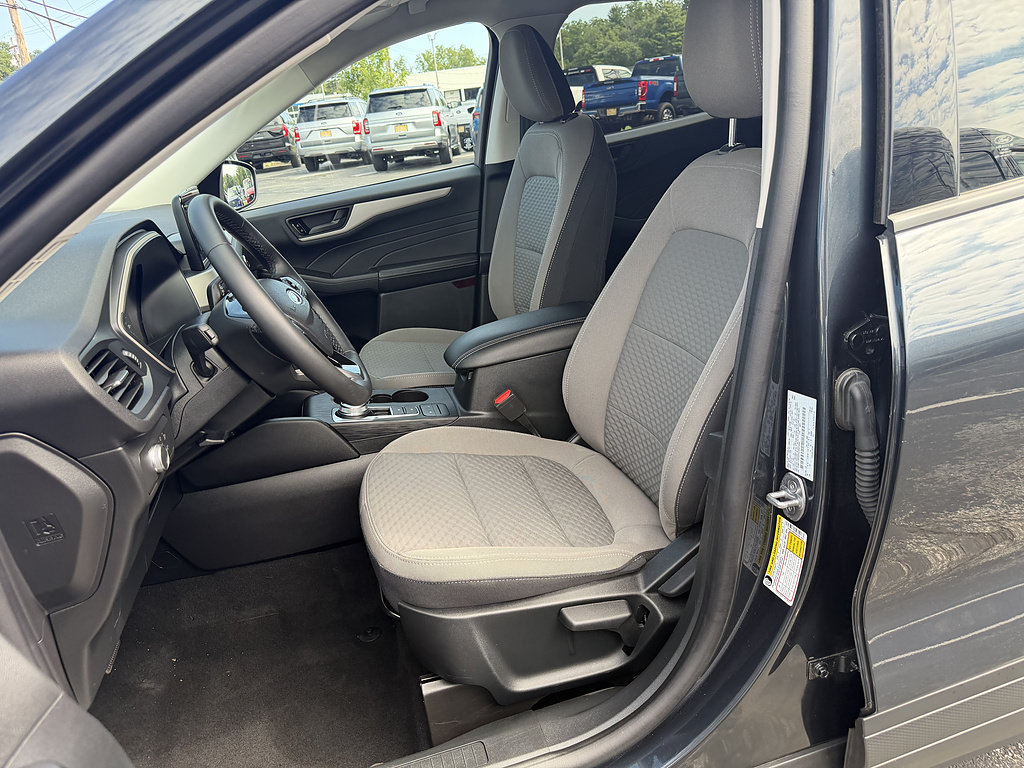 Certified 2022 Ford Escape SE w/ Cold Weather Package AWD/4WD image 13