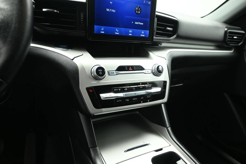 Certified 2022 Ford Explorer XLT RWD image 32