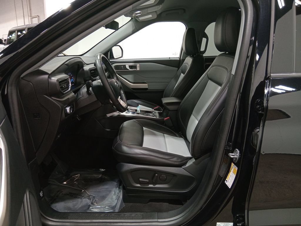 Certified 2023 Ford Explorer XLT w/ Equipment Group 202A AWD/4WD image 17