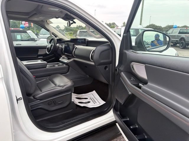 Certified 2025 Ford Expedition Active AWD/4WD image 31