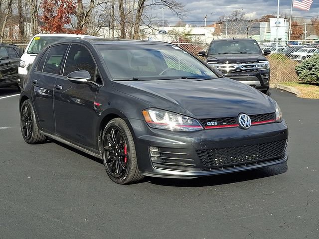 Used 2017 Volkswagen GTI SE image 2