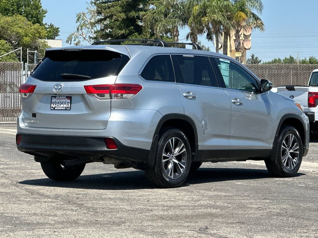 Used 2019 Toyota Highlander LE FWD image 3