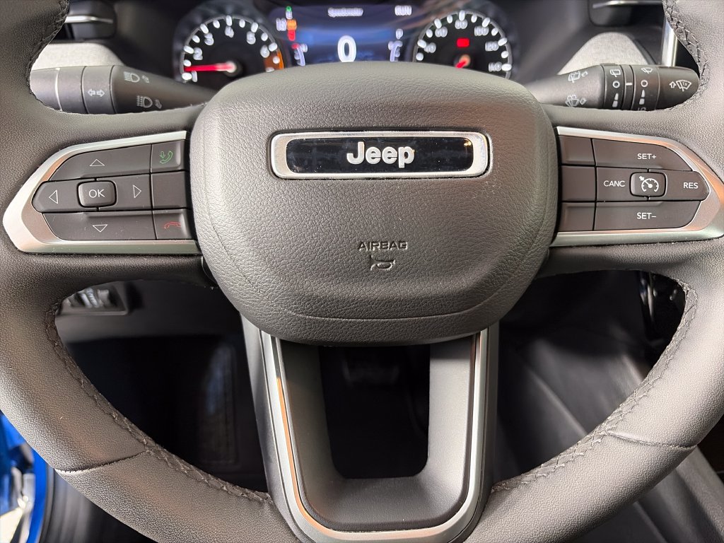 Used 2024 Jeep Compass Latitude AWD/4WD image 16