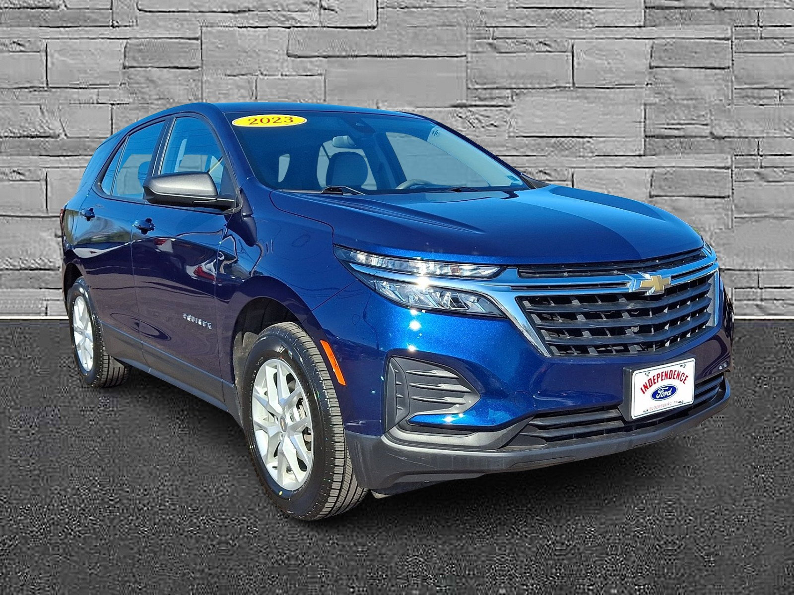 Used 2023 Chevrolet Equinox LS w/ Driver Confidence II Package image 2