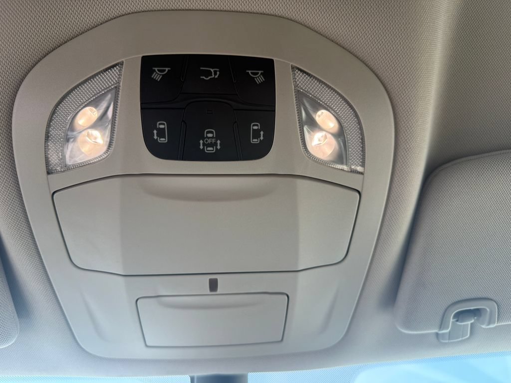 Used 2024 Chrysler Pacifica Touring-L FWD image 35