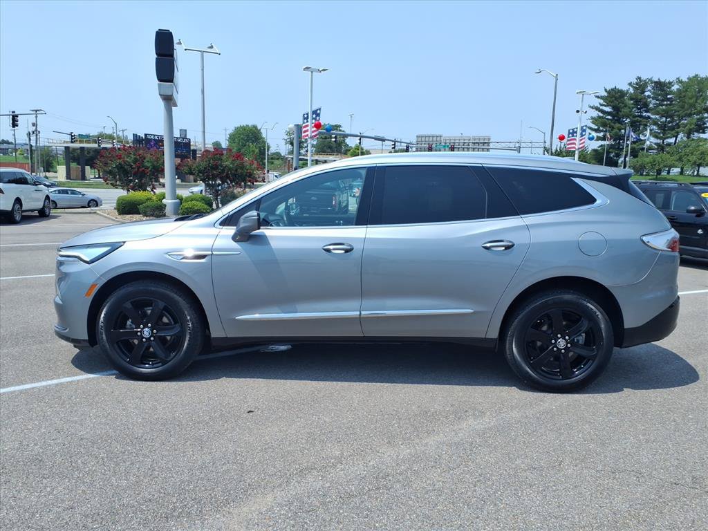 Used 2023 Buick Enclave Essence w/ Sport Touring Edition FWD image 2