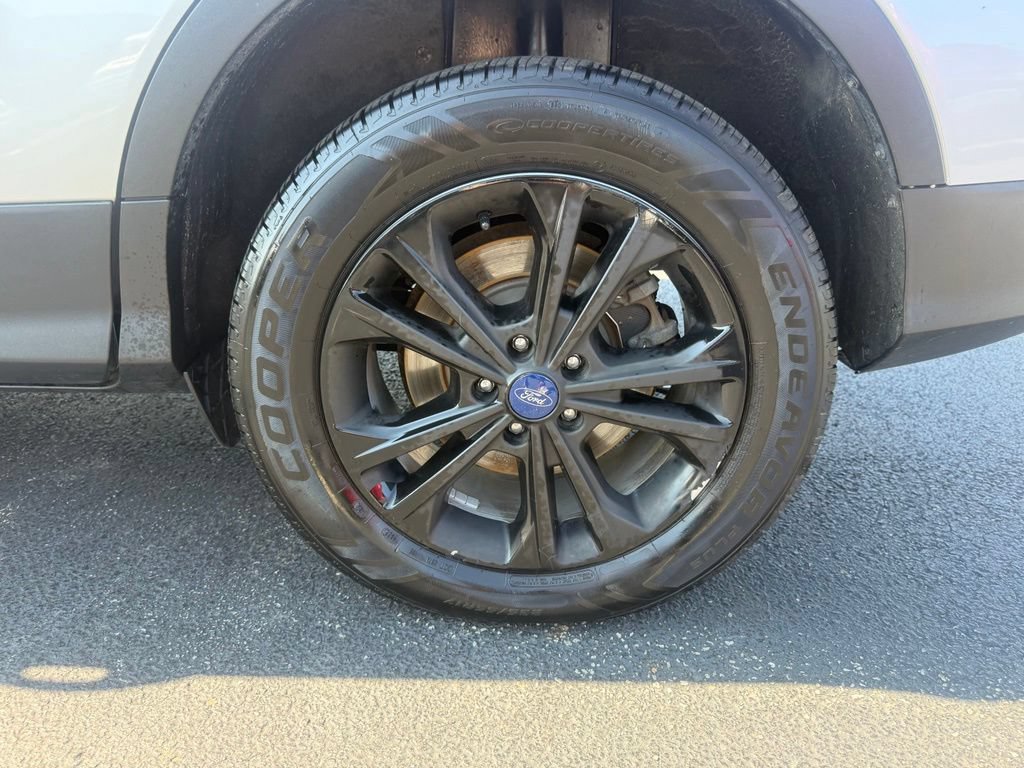 Certified 2018 Ford Escape SE w/ SE Sync 3 Package FWD image 34