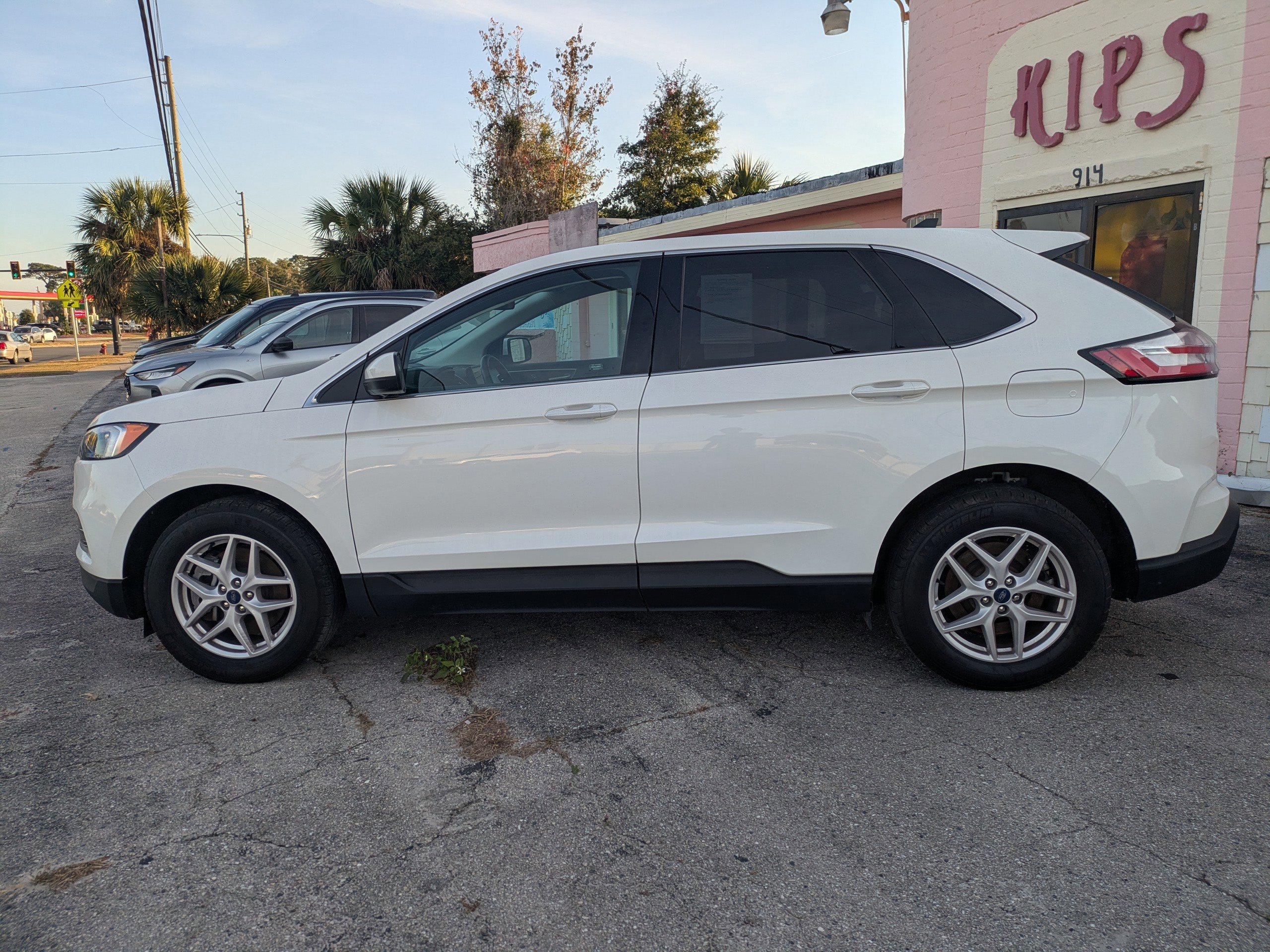 Certified 2022 Ford Edge SEL w/ Convenience Package AWD/4WD image 2