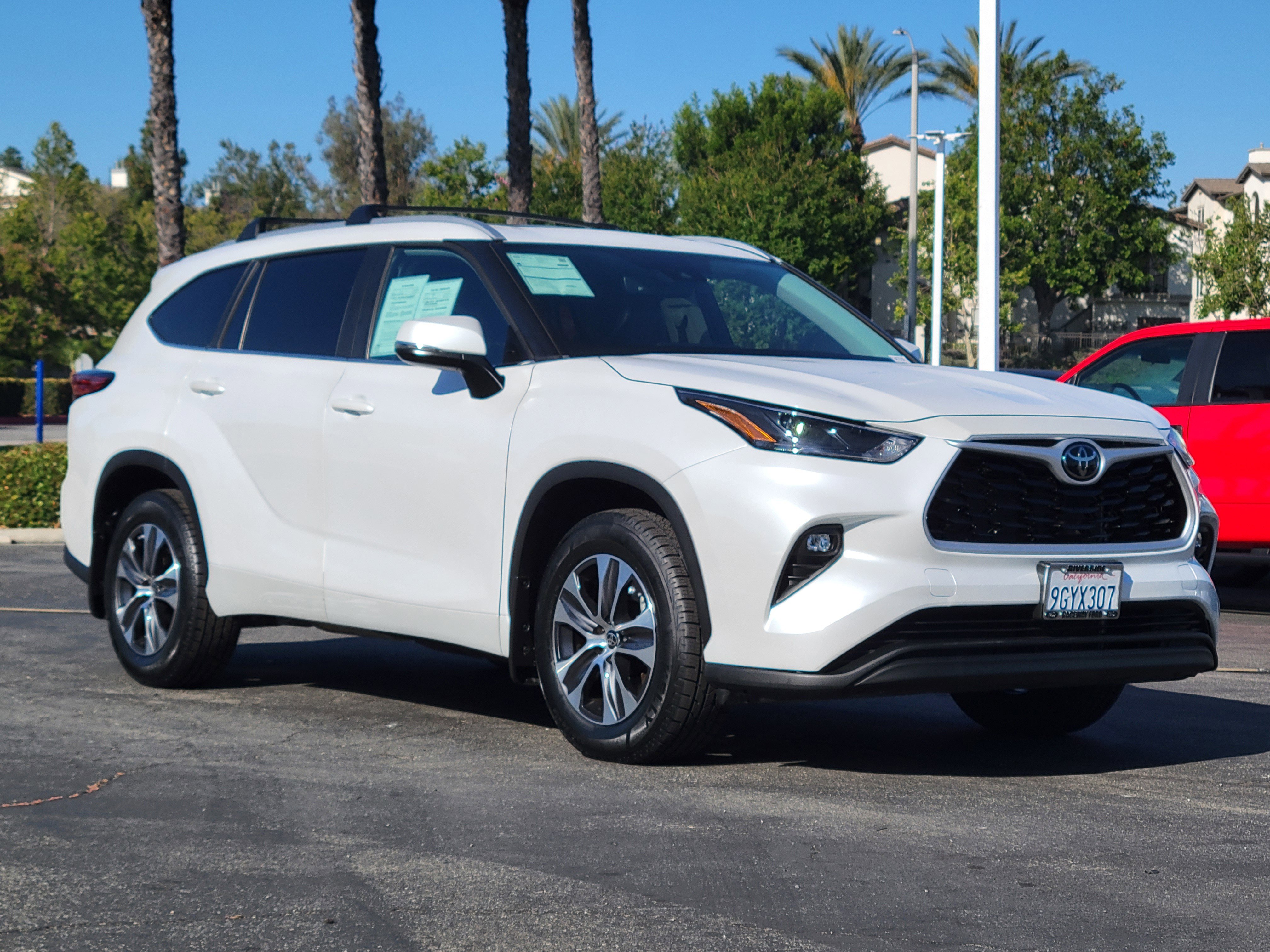 Used 2023 Toyota Highlander XLE FWD image 1