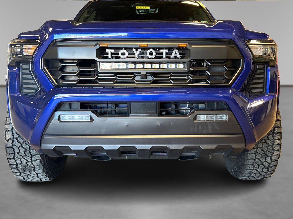 Used 2025 Toyota Tacoma SR5 AWD/4WD image 13