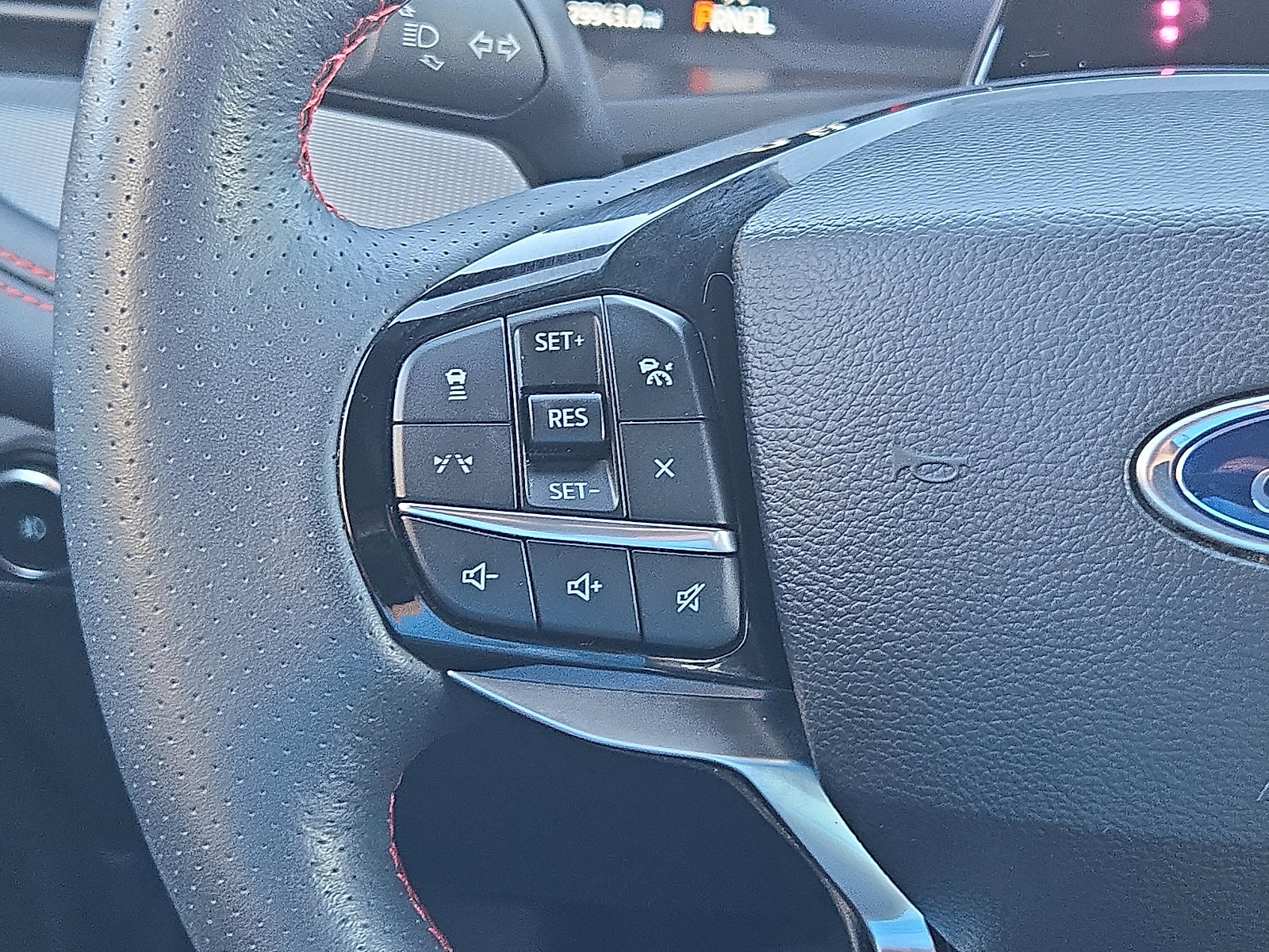 Certified 2025 Ford Explorer ST-Line w/ Premium Package image 23