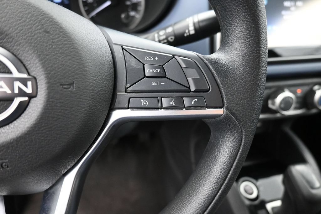 Used 2023 Nissan Versa SV FWD image 3