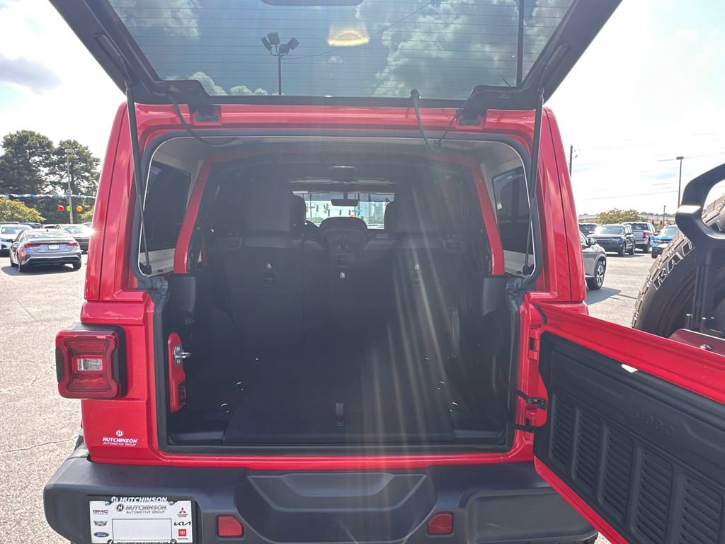 Used 2018 Jeep Wrangler Unlimited Sahara image 18