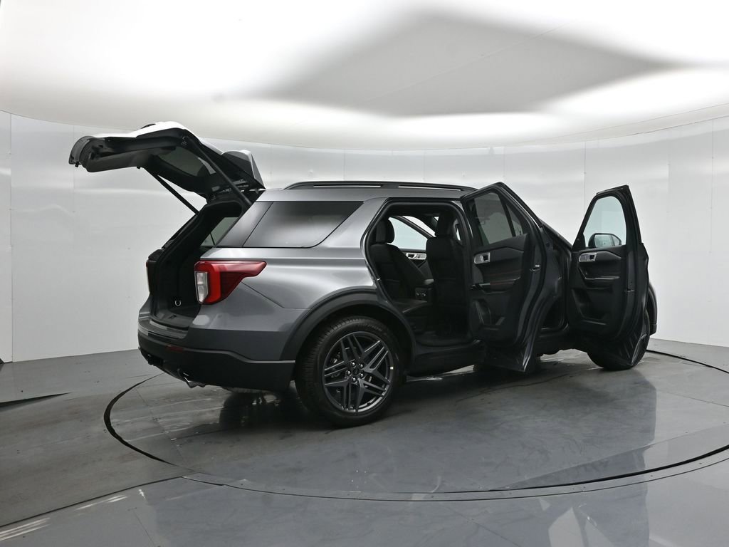 Certified 2024 Ford Explorer ST-Line w/ Class IV Trailer Tow Package RWD image 5