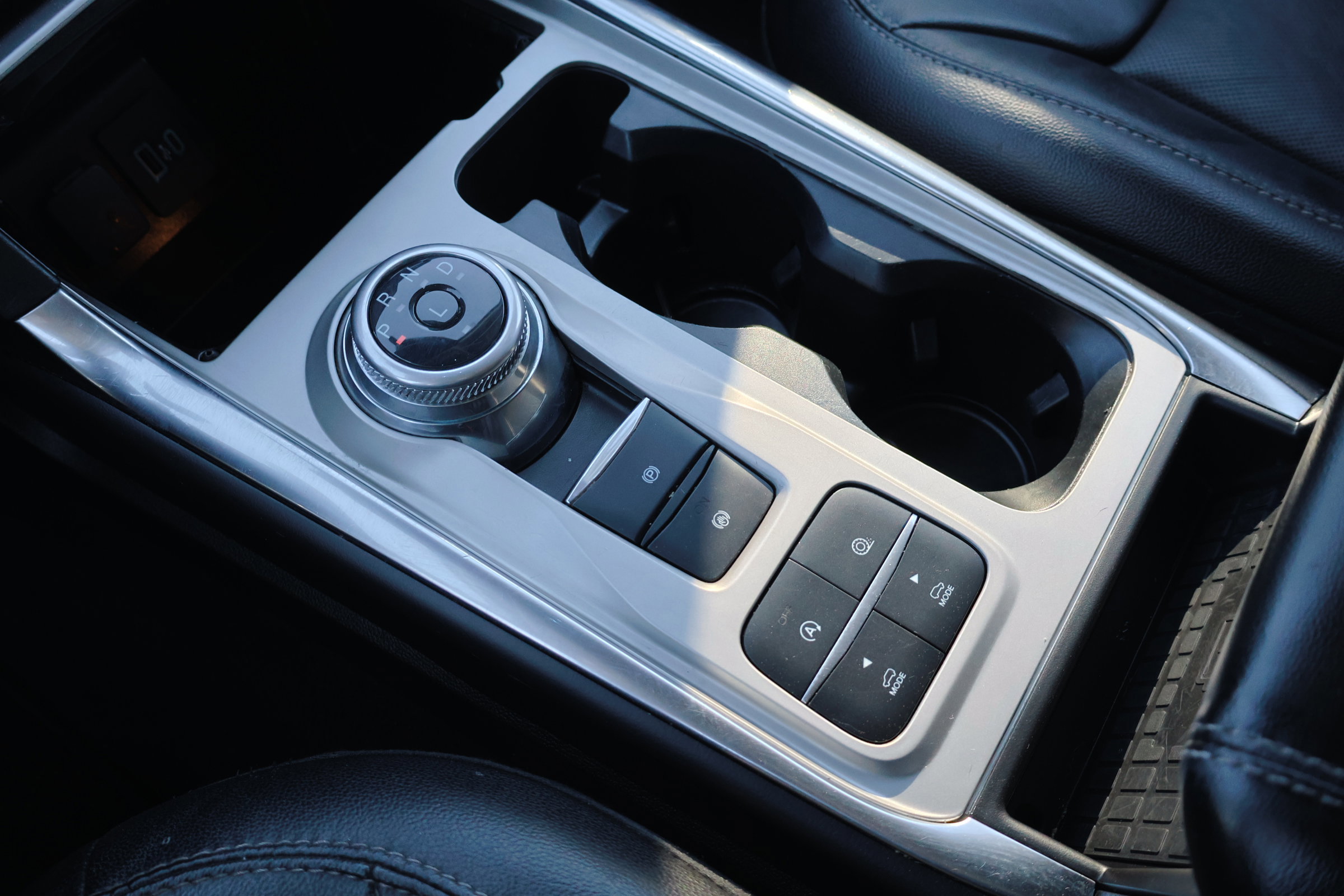 Certified 2022 Ford Explorer Limited w/ Equipment Group 301A image 25