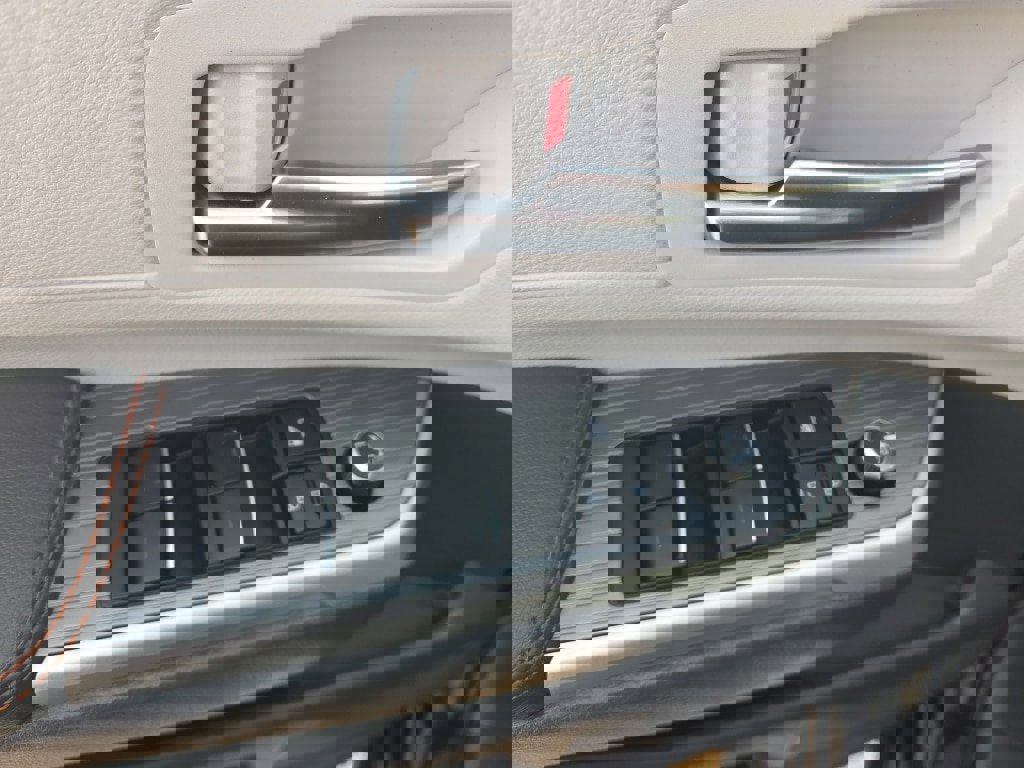 Used 2024 Toyota Sienna XSE image 18