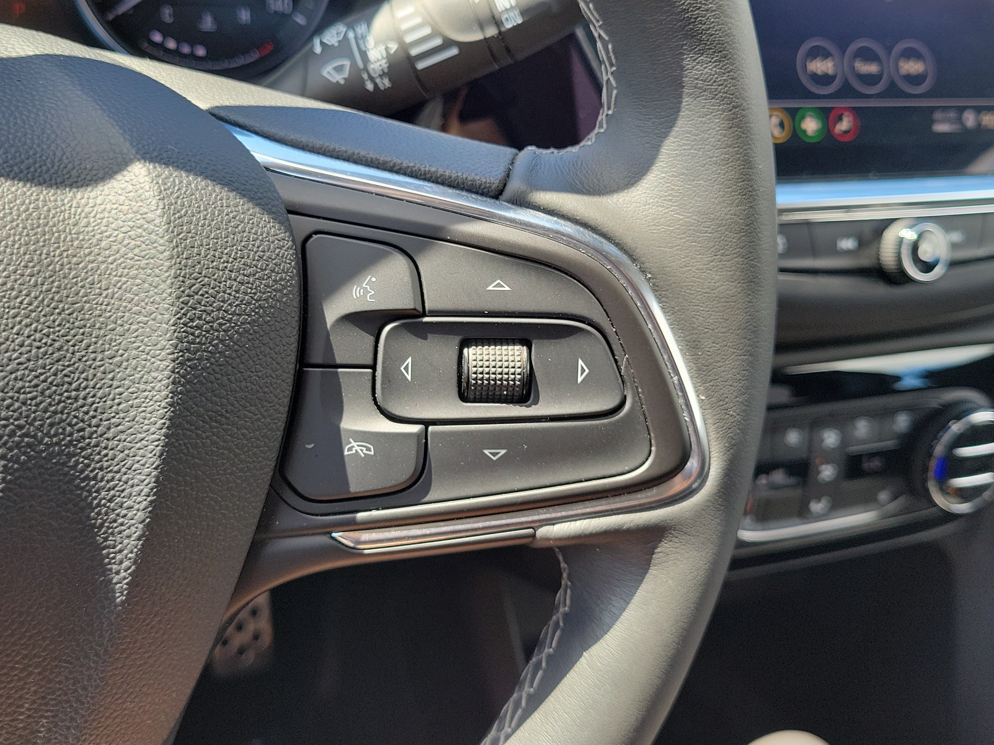 Used 2023 Buick Encore GX Select w/ Sport Touring Package FWD image 26