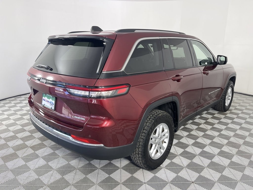 Used 2023 Jeep Grand Cherokee Laredo image 5