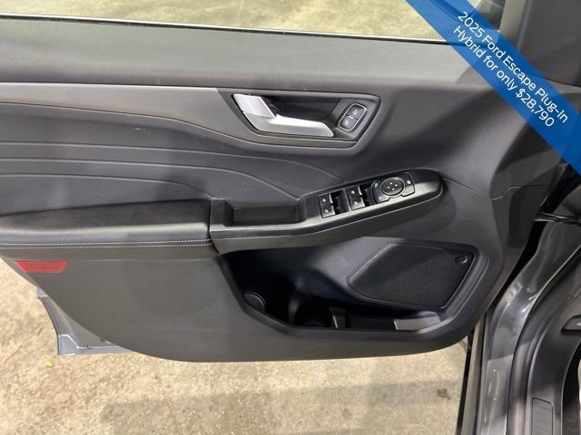 Certified 2025 Ford Escape SE w/ Class II Trailer Tow Package image 10