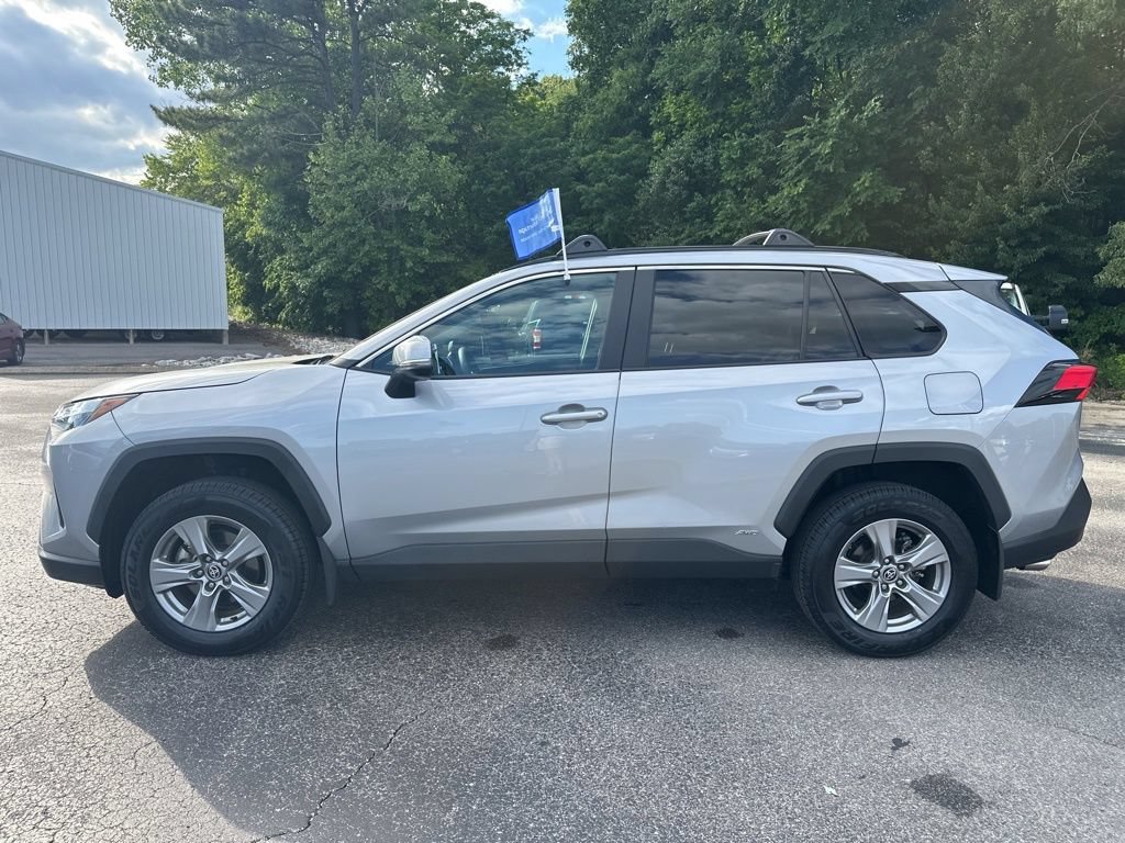 Used 2024 Toyota RAV4 XLE AWD/4WD image 6