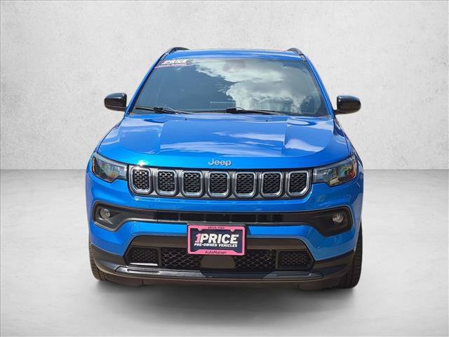 Used 2023 Jeep Compass Latitude w/ Sun and Sound Group AWD/4WD image 2
