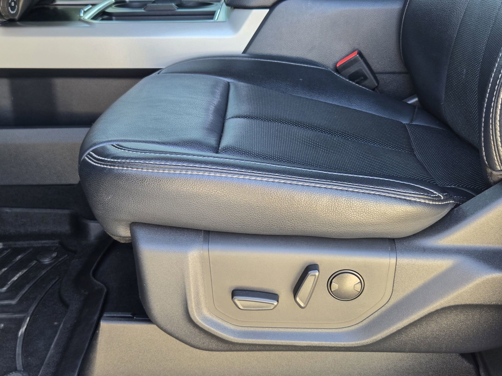 Certified 2022 Ford F250 Lariat w/ Lariat Ultimate Package image 26