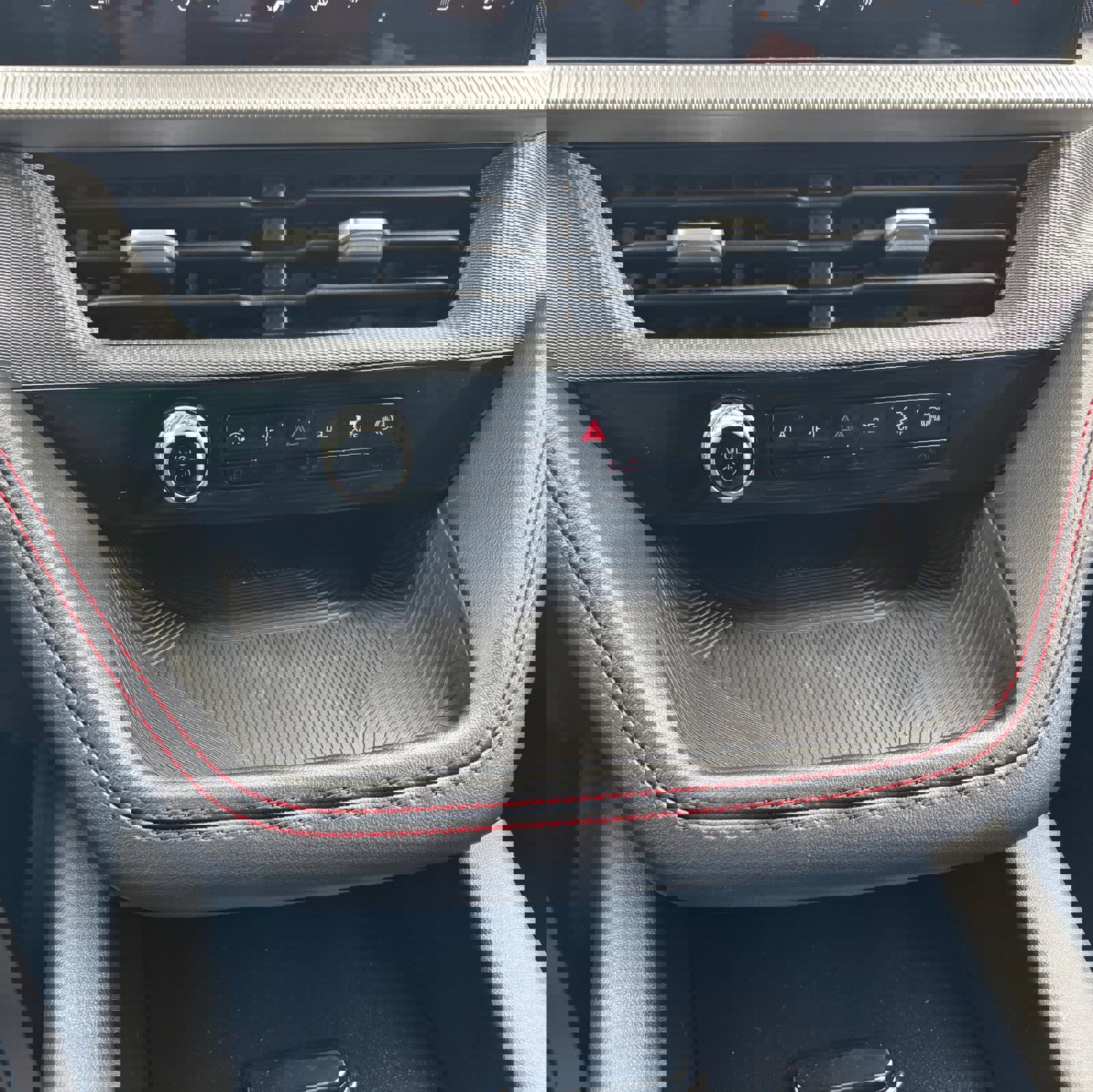 Certified 2025 Ford Explorer ST-Line image 28