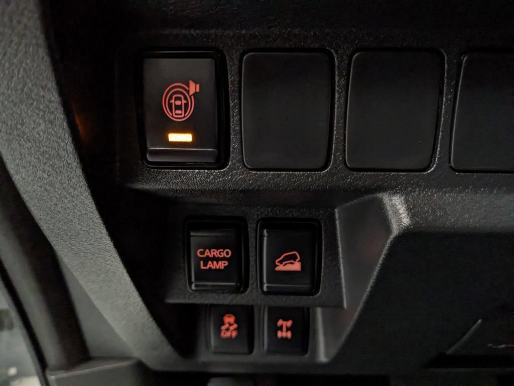 Used 2025 Nissan Frontier PRO-4X AWD/4WD image 14