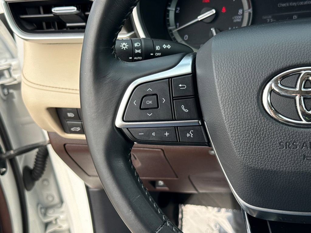 Used 2021 Toyota Highlander XLE image 15