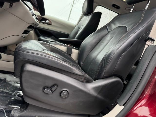 Used 2018 Chrysler Pacifica Touring-L Plus image 12