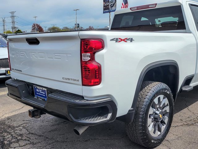 Used 2024 Chevrolet Silverado 2500 Custom w/ Snow Plow Prep/Camper Package image 5
