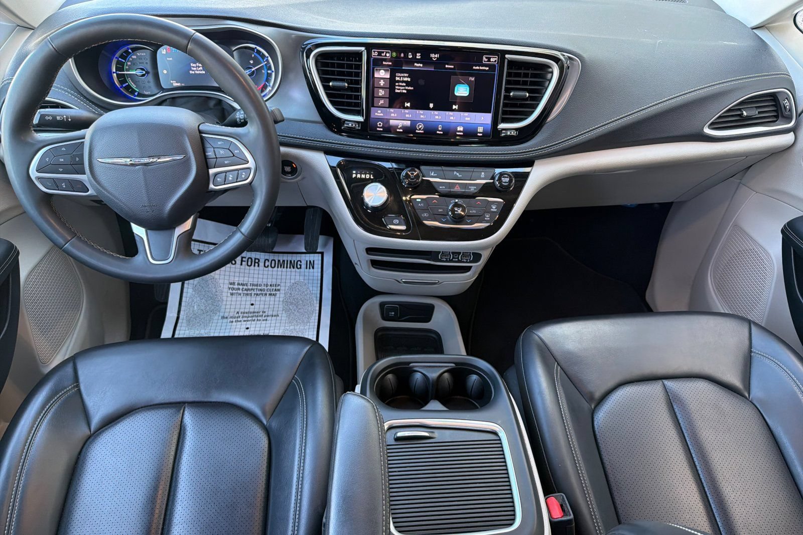 Used 2023 Chrysler Pacifica Touring-L FWD image 14