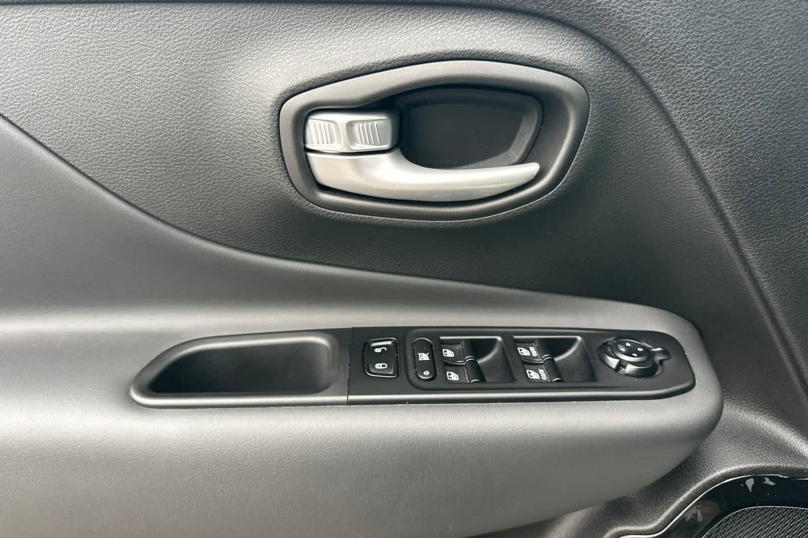 Used 2023 Jeep Renegade Altitude image 12