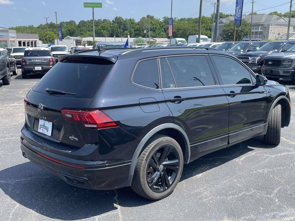 Used 2023 Volkswagen Tiguan SE R-Line FWD image 3