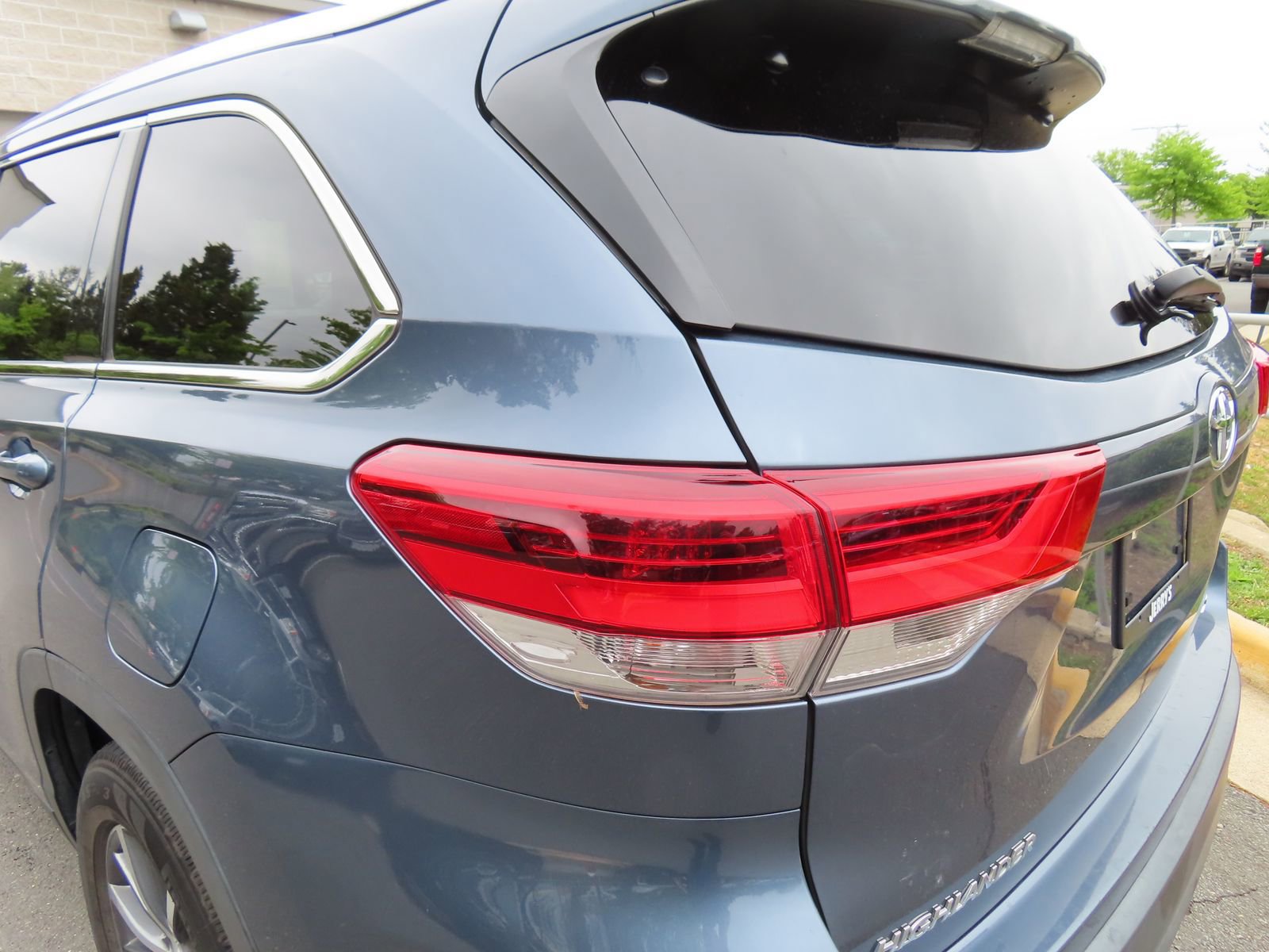 Used 2019 Toyota Highlander XLE AWD/4WD image 10
