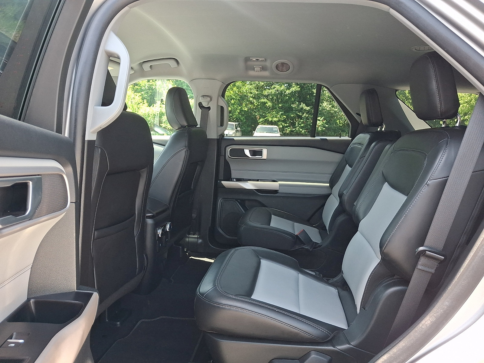 Certified 2023 Ford Explorer XLT w/ Equipment Group 202A AWD/4WD image 11