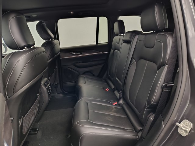Used 2024 Jeep Grand Cherokee Limited w/ Black Appearance Package AWD/4WD image 12