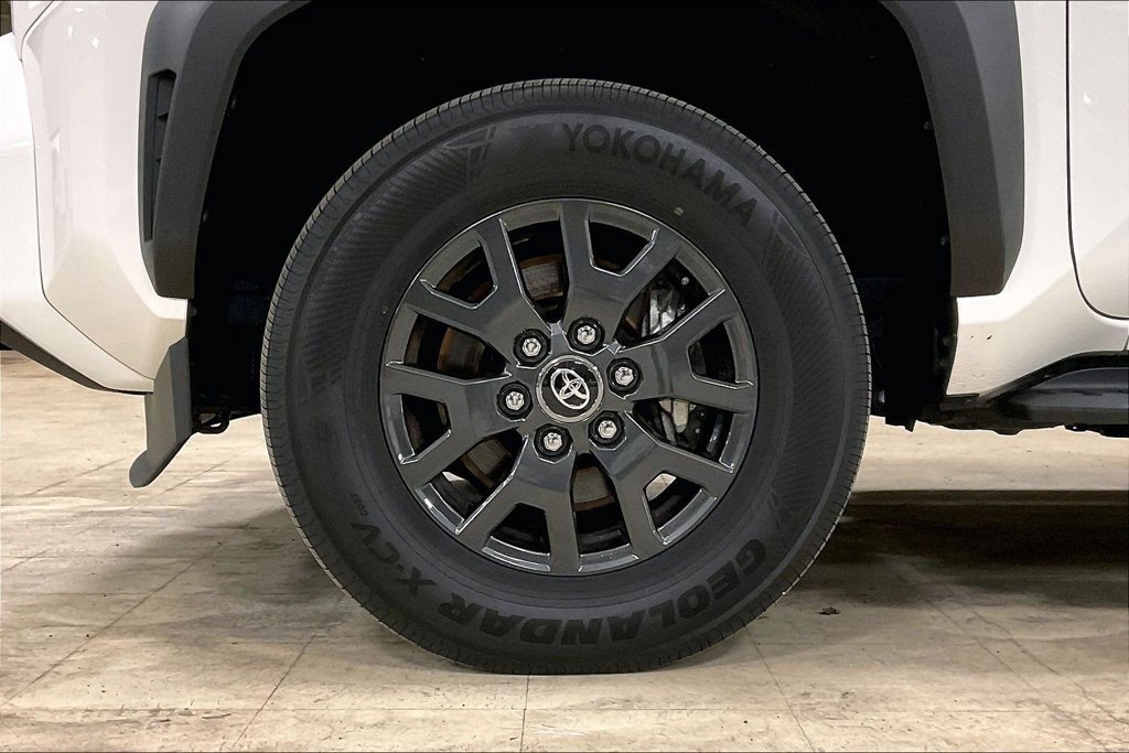 Used 2025 Toyota 4Runner SR5 AWD/4WD image 9