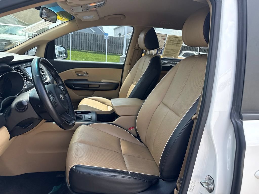 Used 2018 Kia Sedona LX w/ LX Essentials Premium Package FWD image 3
