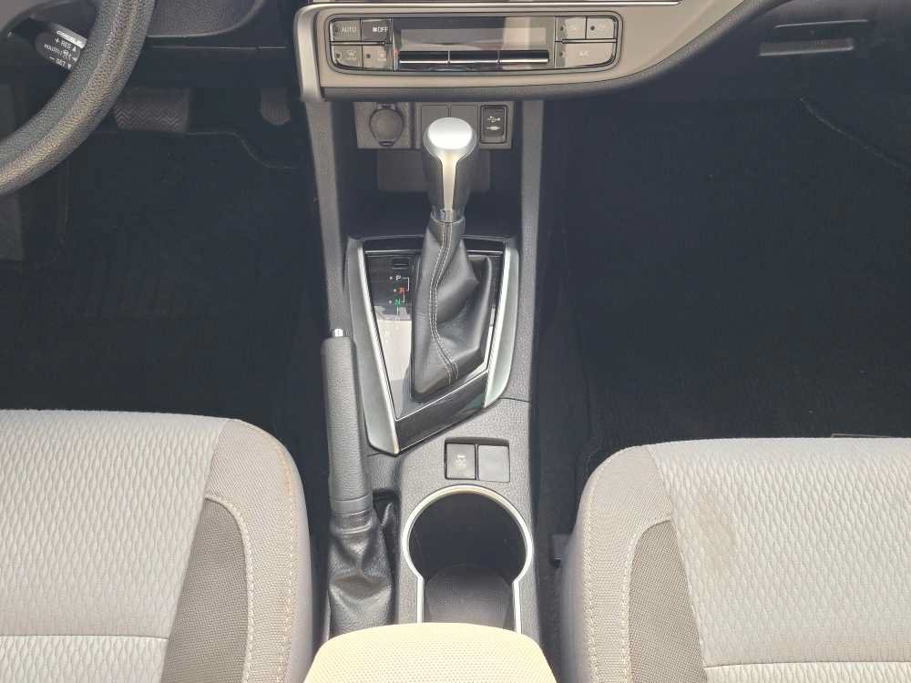 Used 2017 Toyota Corolla LE w/ Carpet Mat Package (TMS) FWD image 13