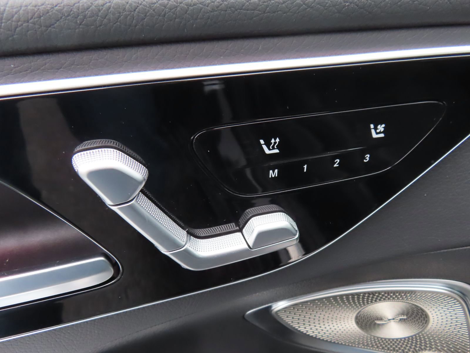 Used 2025 Mercedes-Benz C 300 4MATIC Sedan image 13